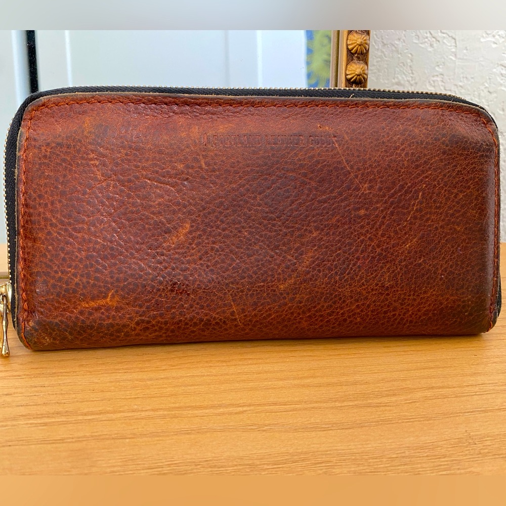 Portland leather women’s Accordian wallet